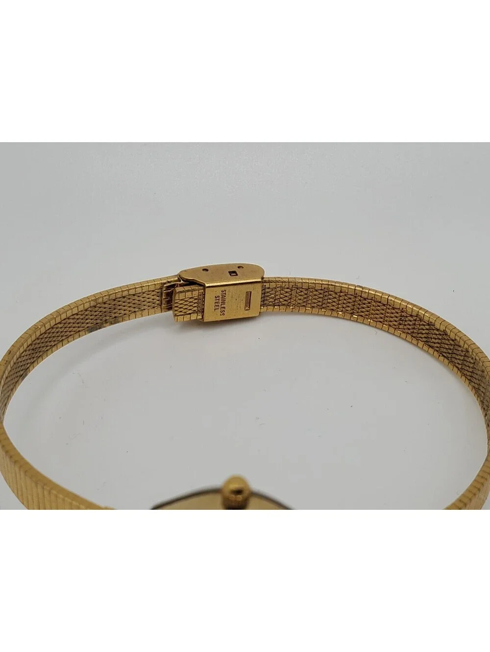 Vintage Helbros Ladies Gold Tone 16mm Oval Quartz Analog Watch New Battery